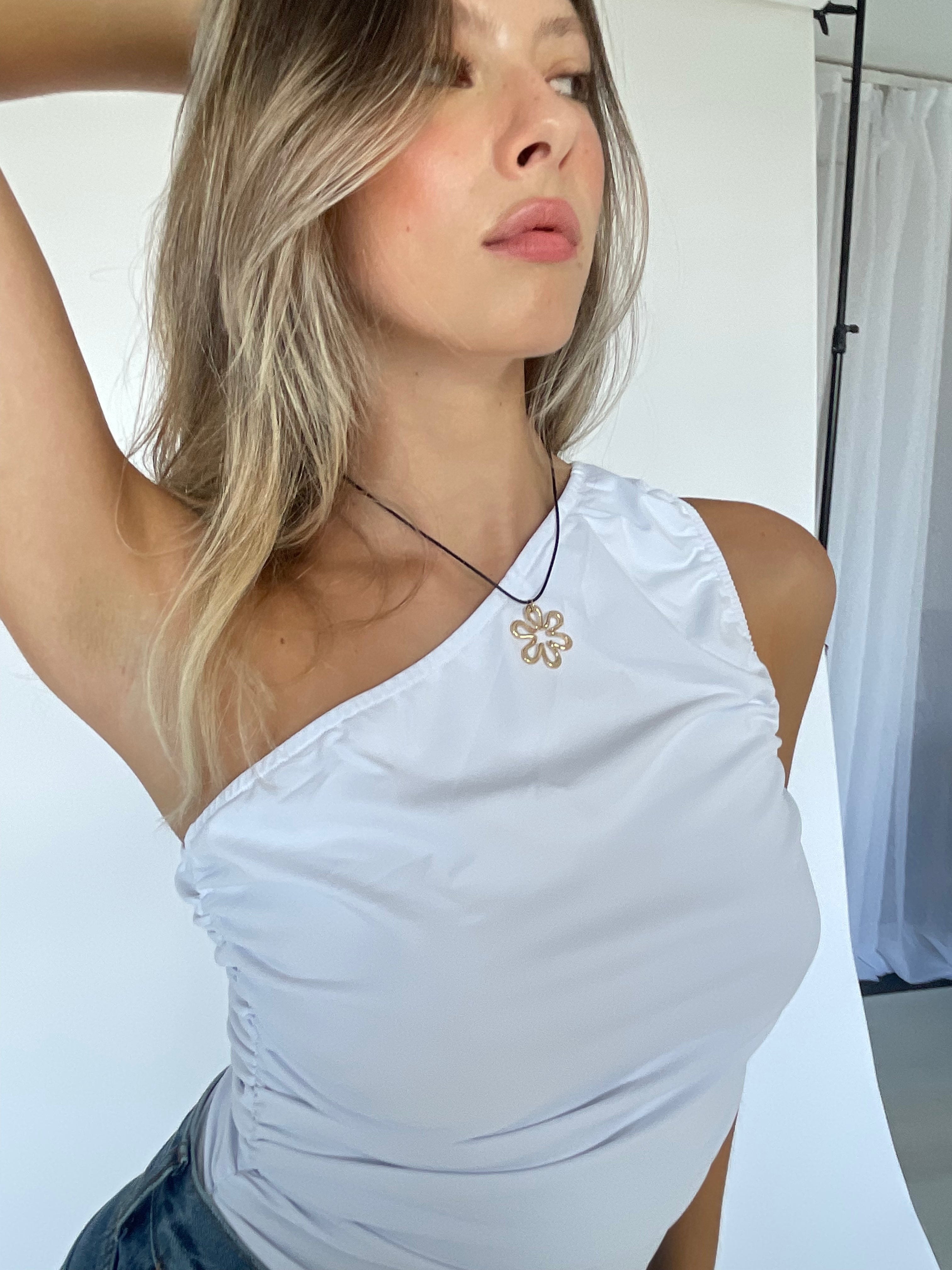 Gold Daisy Necklace