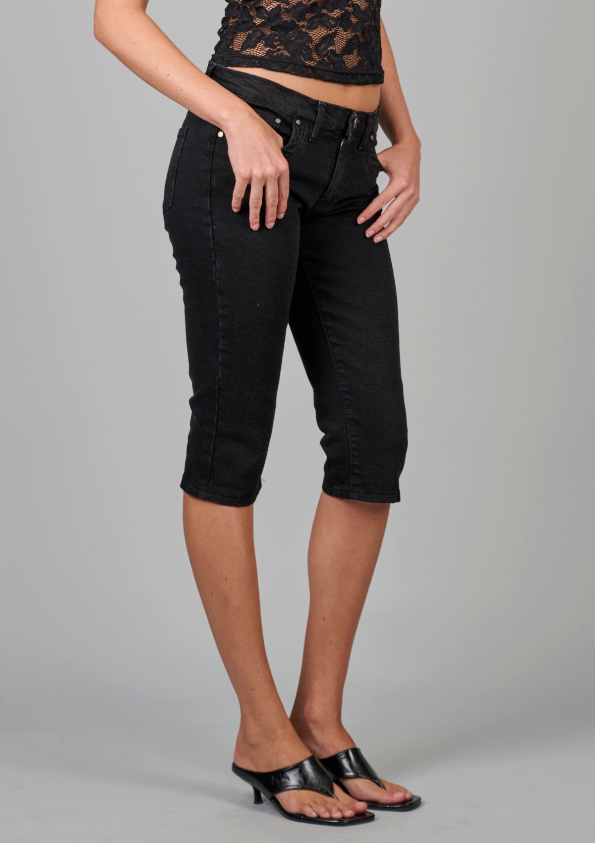 Little Gath’ Capri Jean - Washed Back Black